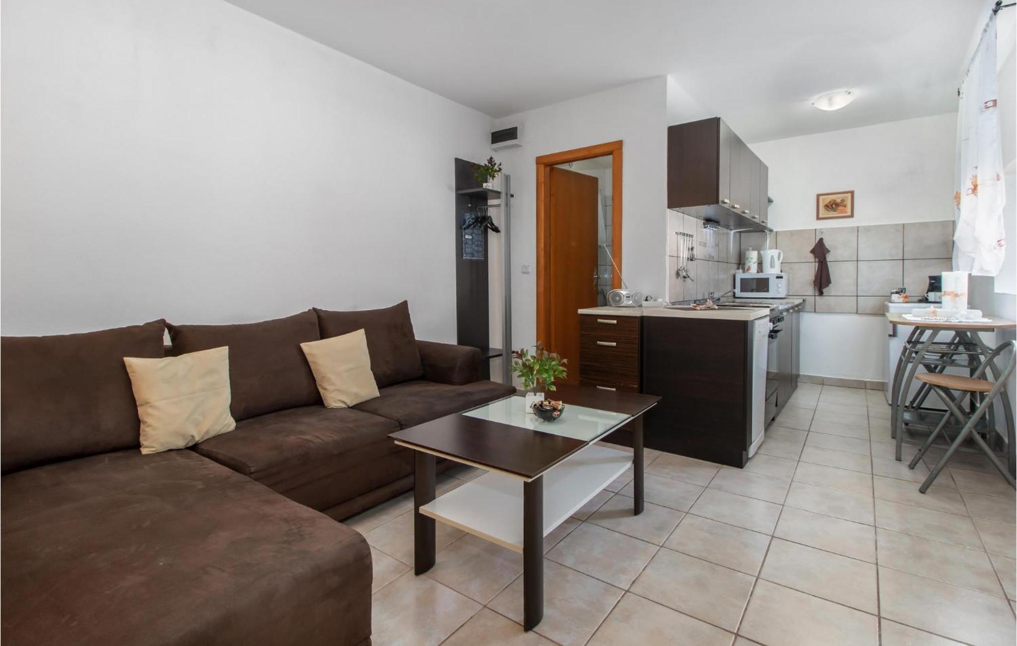 Nice Apartment In Smrika With Kitchen Εξωτερικό φωτογραφία