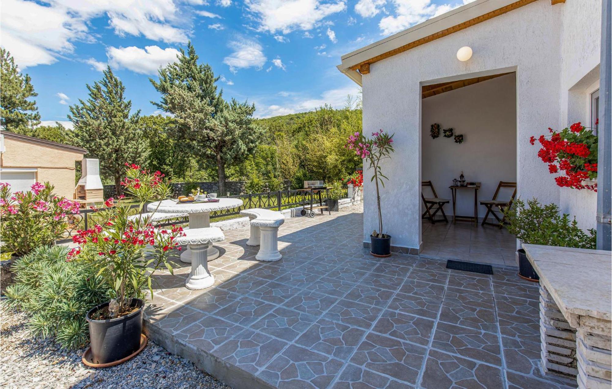 Nice Apartment In Smrika With Kitchen Εξωτερικό φωτογραφία