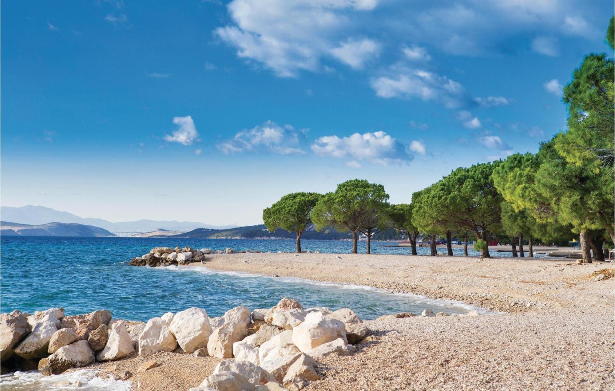 Nice Apartment In Smrika With Kitchen Εξωτερικό φωτογραφία