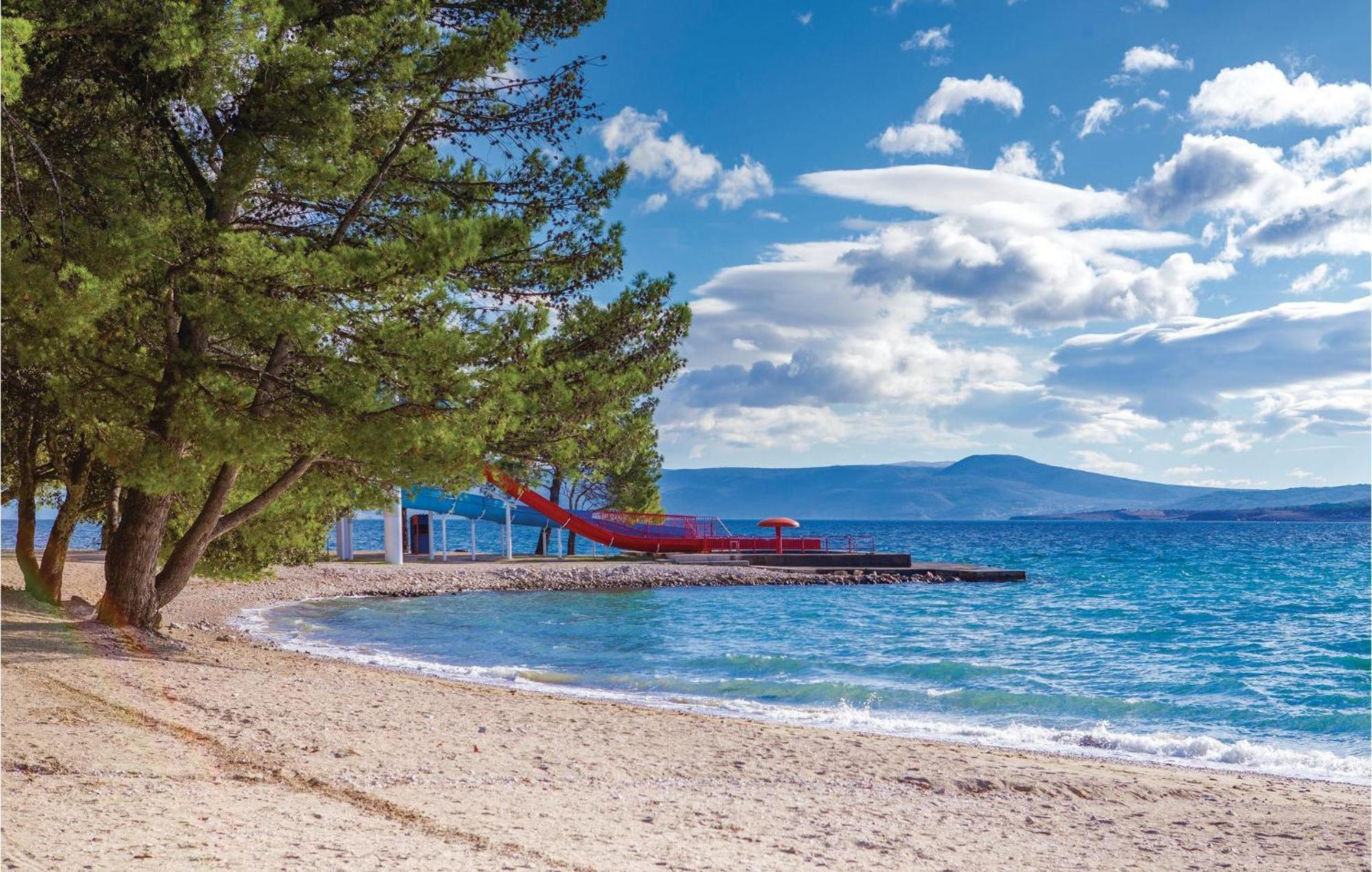Nice Apartment In Smrika With Kitchen Εξωτερικό φωτογραφία
