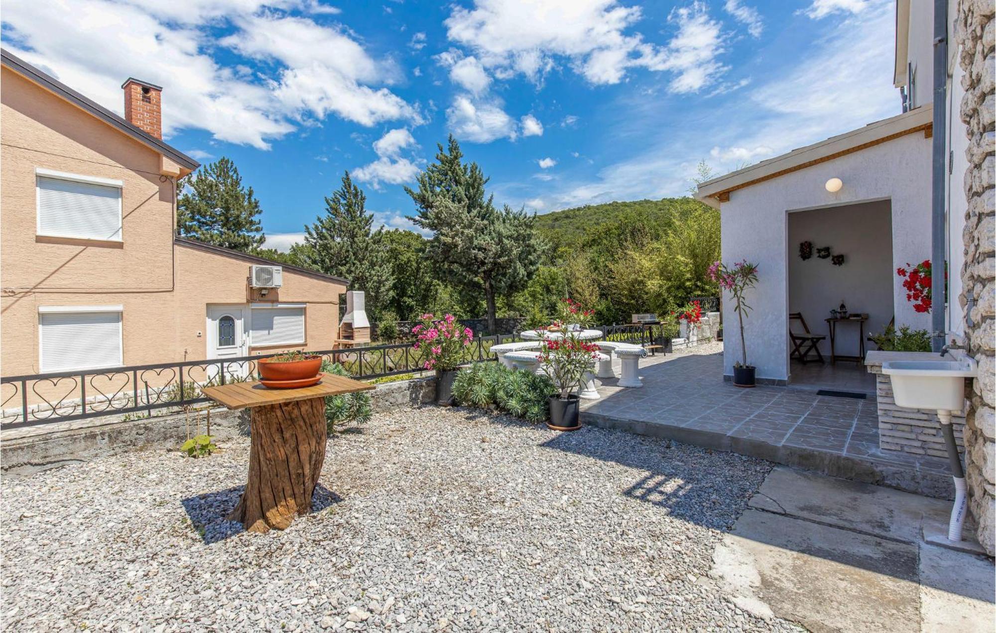 Nice Apartment In Smrika With Kitchen Εξωτερικό φωτογραφία